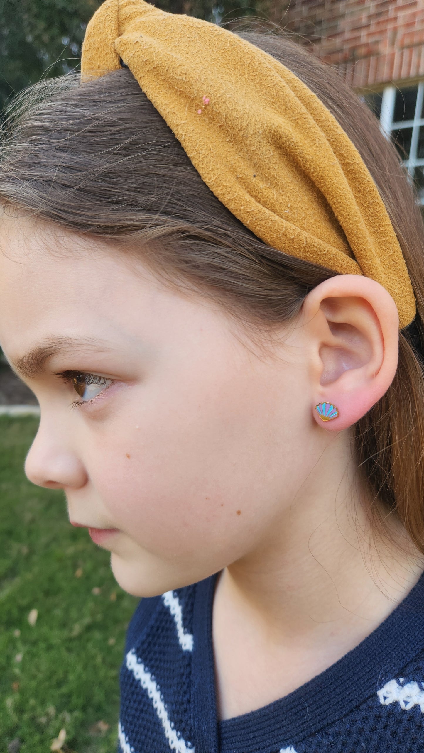 SEASHELL STUD EARRINGS