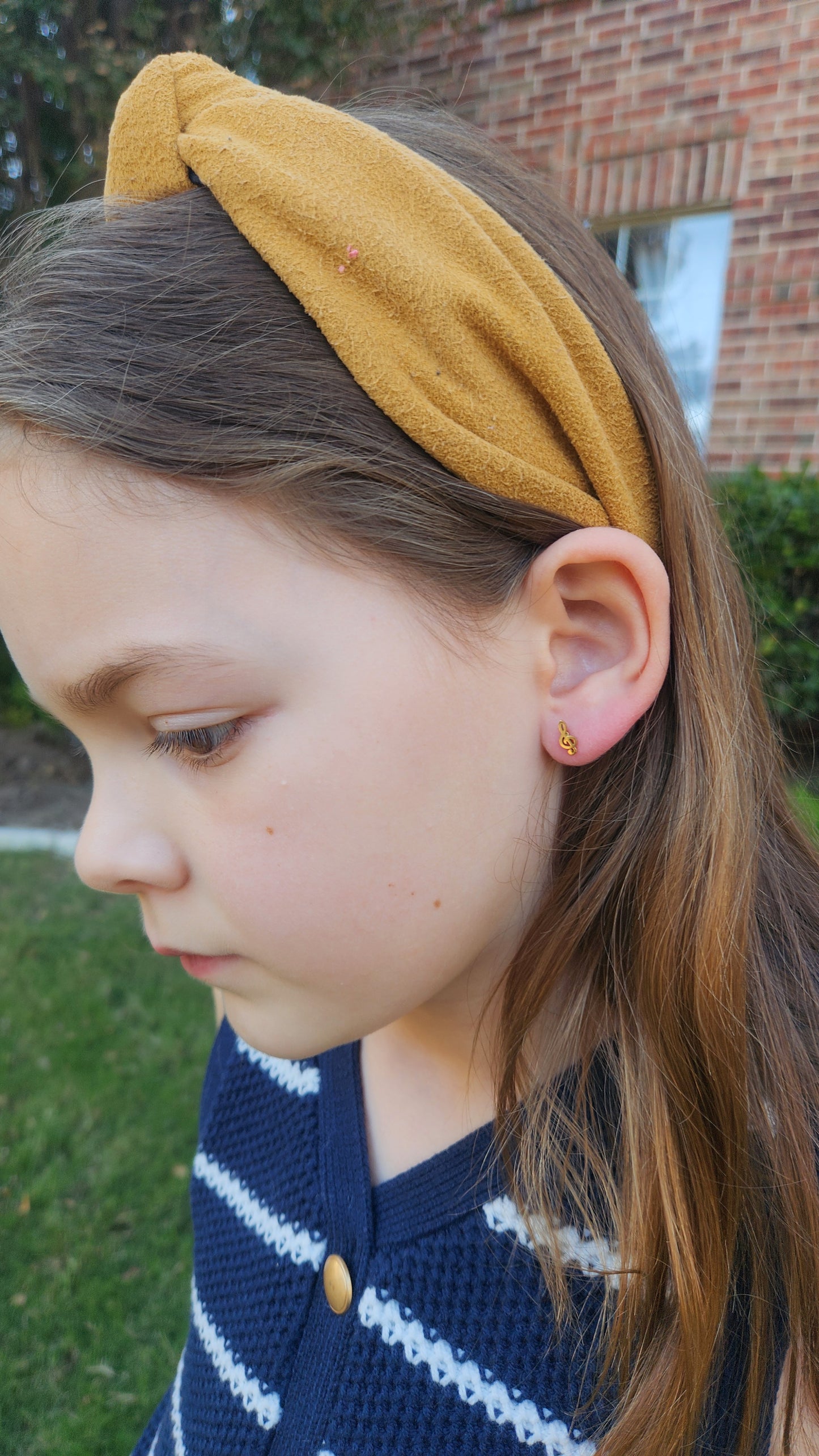 MUSIC NOTE STUD EARRINGS