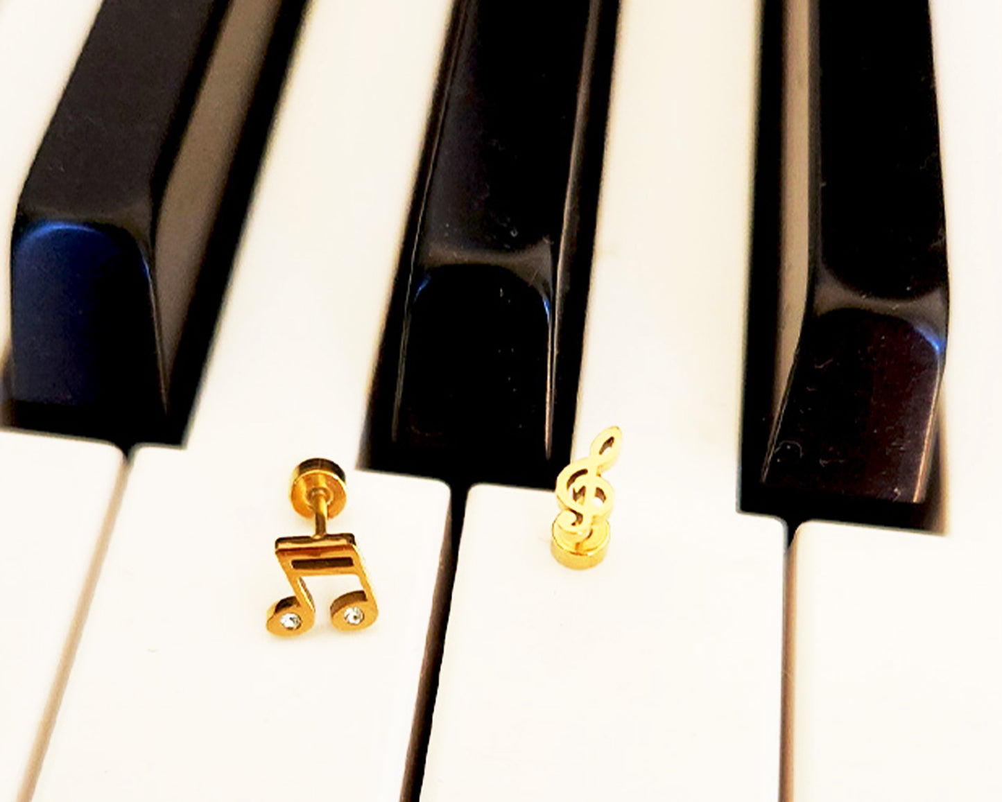 MUSIC NOTE STUD EARRINGS