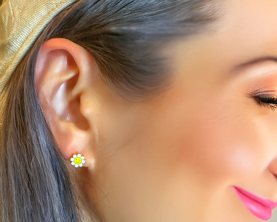 DAISY SMILE EMOJI STUD EARRINGS