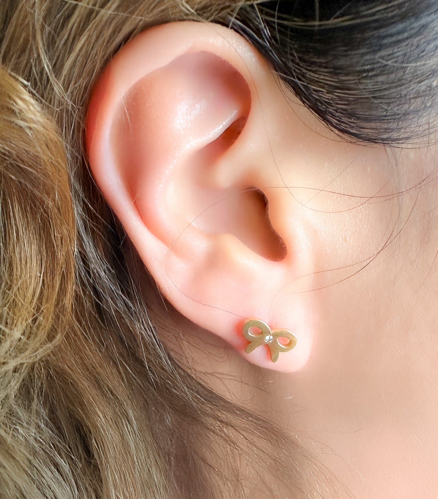 BOW STUD EARINGS